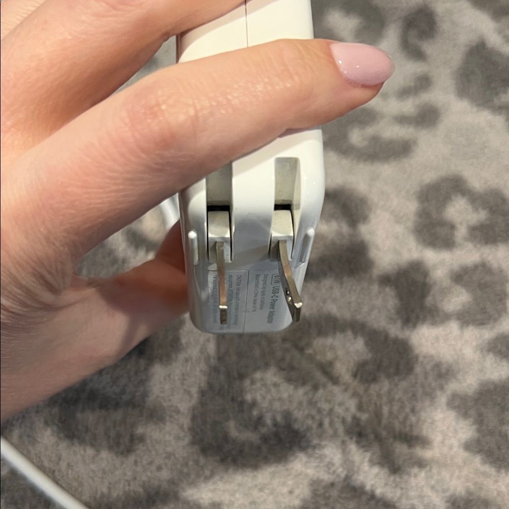 Apple USB-C Power Adapter - Picture 5 of 7